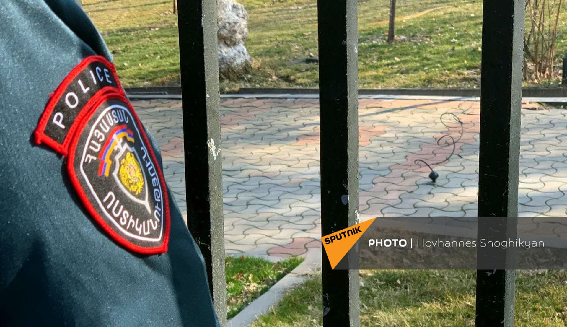 Полиция установила у парламента Армении светозвуковые гранаты, в здании - снайперы. Видео - Sputnik Армения, 1920, 03.03.2021