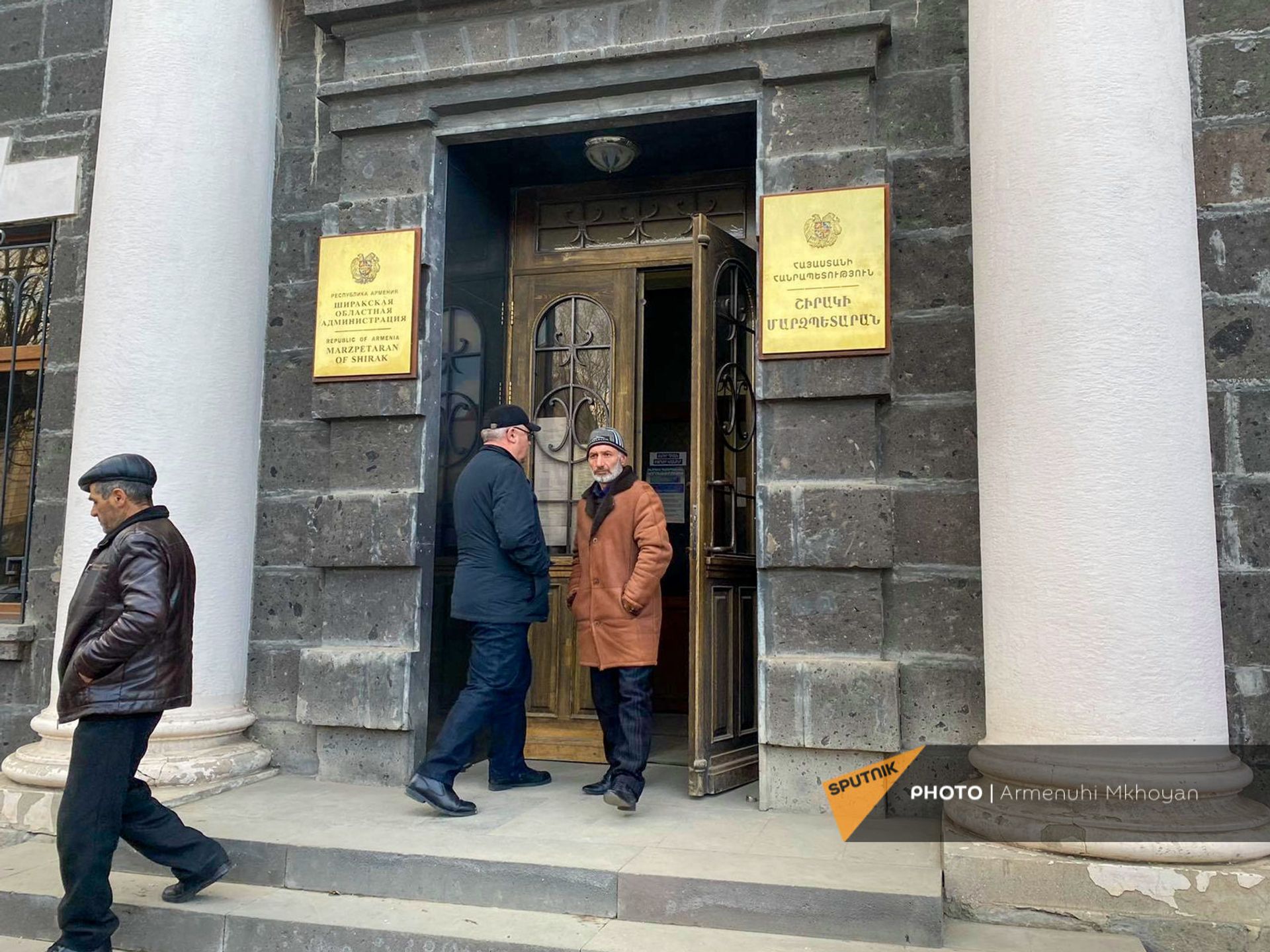 «Մեռած ենք, թաղած չենք». գերիների հարազատները փակել են Շիրակի մարզպետարանի մուտքը - Sputnik Արմենիա, 1920, 03.03.2021