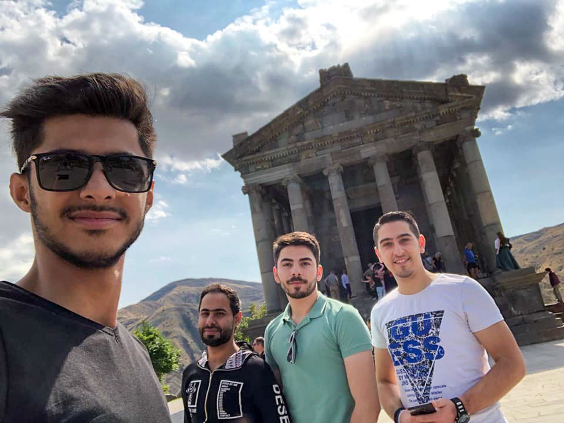 «Հորս արև, ես հայերեն չեմ խոսում», կամ 22-ամյա իրաքցի Ալաայի առօրյան Երևանում «Հորս արև, ես հայերեն չեմ խոսում», կամ 22-ամյա իրաքցի Ալաայի առօրյան Երևանում - Sputnik Արմենիա, 1920, 04.03.2021
