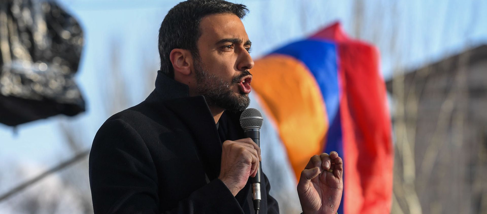 Адвокат Арам Вардеванян выступает с речью во время митинга оппозиции на проспекте Баграмяна перед зданием Национального Собрания Армении (3 марта 2021). Еревaн Адвокат Арам Вардеванян выступает с речью во время митинга оппозиции на проспекте Баграмяна перед зданием Национального Собрания Армении (3 марта 2021). Еревaн - Sputnik Армения, 1920, 19.05.2021