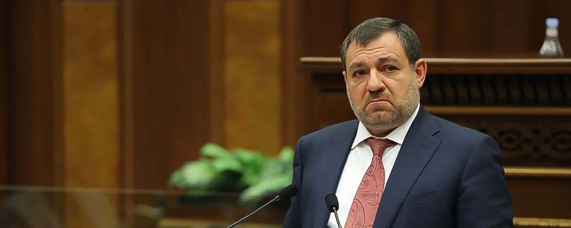 Председатель Высшего судебного совета Рубен Вардазарян отвечает на вопрос депутата во время очередного заседания Парламента (3 марта 2021). Еревaн - Sputnik Армения, 1920, 05.03.2021