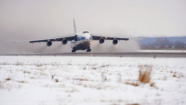 Взлет самолета Ан-124 Руслан с Олимпийским факелом на борту из аэропорта Ульяновск-Восточный - Sputnik Արմենիա