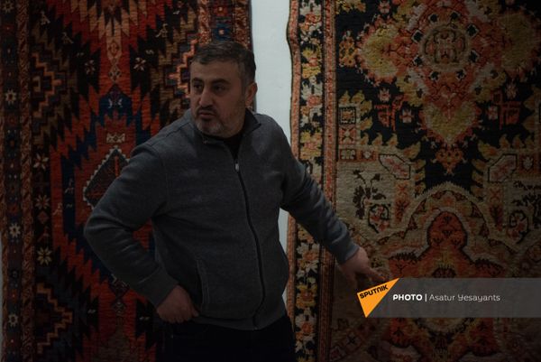 Образцы Шушинского музея ковра, временно экспонирующиеся в Национальном музее-институте архитектуры Александра Таманяна в Ереване Образцы Шушинского музея ковра, временно экспонирующиеся в Национальном музее-институте архитектуры Александра Таманяна в Ереване - Sputnik Армения