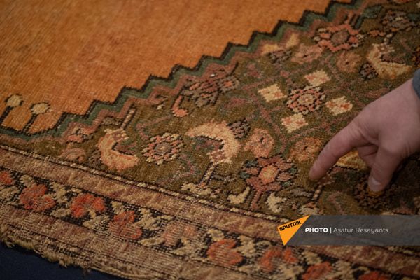 Образцы Шушинского музея ковра, временно экспонирующиеся в Национальном музее-институте архитектуры Александра Таманяна в Ереване Образцы Шушинского музея ковра, временно экспонирующиеся в Национальном музее-институте архитектуры Александра Таманяна в Ереване - Sputnik Армения