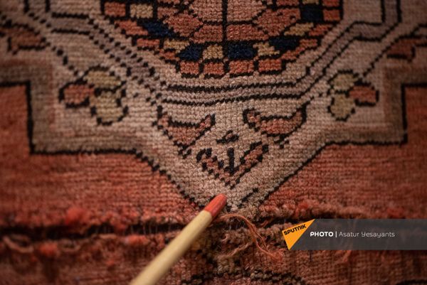 Образцы Шушинского музея ковра, временно экспонирующиеся в Национальном музее-институте архитектуры Александра Таманяна в Ереване Образцы Шушинского музея ковра, временно экспонирующиеся в Национальном музее-институте архитектуры Александра Таманяна в Ереване - Sputnik Армения