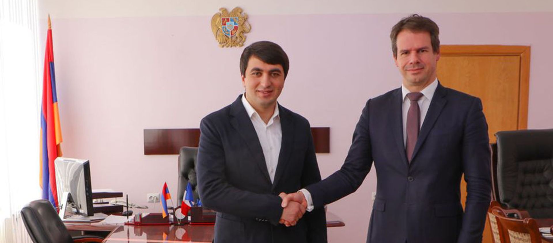 Мэр общины Раздан принял Чрезвычайного и Полномочного Посла Французской Республики в Армении Джонатана Лакота (5 марта 2021). Раздан - Sputnik Արմենիա, 1920, 05.03.2021