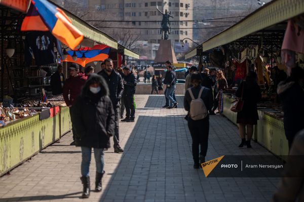 Վերնիսաժը մարտի 8-ի նախօրեին Վերնիսաժը մարտի 8-ի նախօրեին - Sputnik Արմենիա