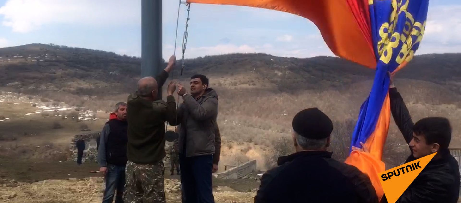 Սյունիքի Շուռնուռ գյուղում բարձրացվեց 30 մետրանոց Հայոց եռագույնը Սյունիքի Շուռնուռ գյուղում բարձրացվեց 30 մետրանոց Հայոց եռագույնը - Sputnik Արմենիա, 1920, 07.03.2021