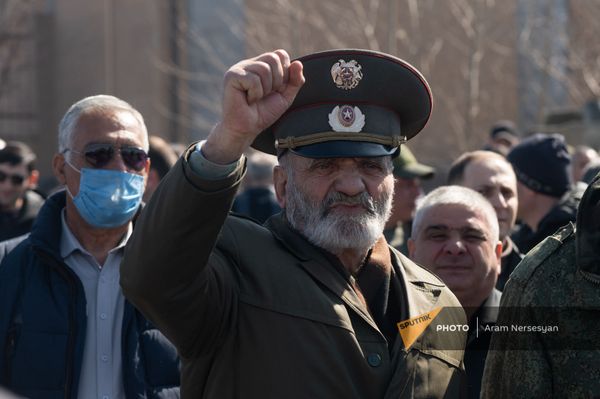 Акция протеста возле здания Минобороны Армении (6 марта 2021). Ереван Акция протеста возле здания Минобороны Армении (6 марта 2021). Ереван - Sputnik Армения