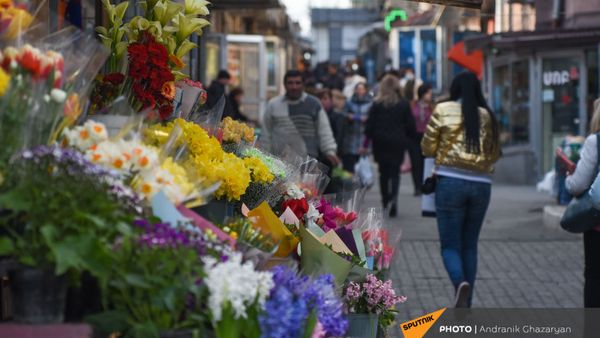 Цветочная лавка на улице Акоба Акобяна - Sputnik Армения