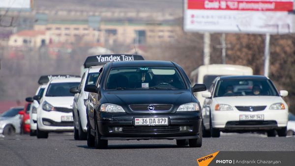 Такси на проспекте Гая - Sputnik Արմենիա