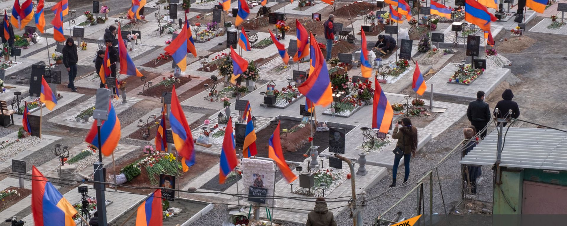 Представители Движения по спасению Родины посетили военный пантеон Ераблур (8 марта 2021). Еревaн Представители Движения по спасению Родины посетили военный пантеон Ераблур (8 марта 2021). Еревaн - Sputnik Արմենիա, 1920, 20.03.2021