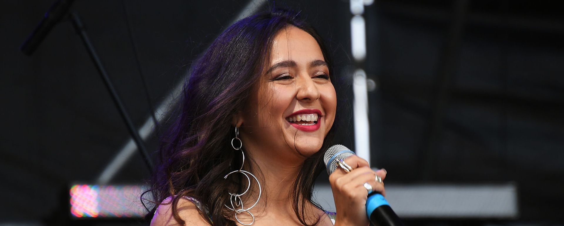 Певица Manizha во время выступления на международном фестивале Усадьба JAZZ в музее-усадьбе Архангельское (2 июня 2018). Московская область - Sputnik Արմենիա, 1920, 15.11.2021