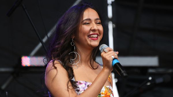 Певица Manizha во время выступления на международном фестивале Усадьба JAZZ в музее-усадьбе Архангельское (2 июня 2018). Московская область - Sputnik Армения