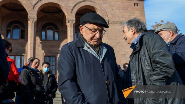 Вазген Манукян на митинге оппозиции (9 марта 2021). Еревaн - Sputnik Армения