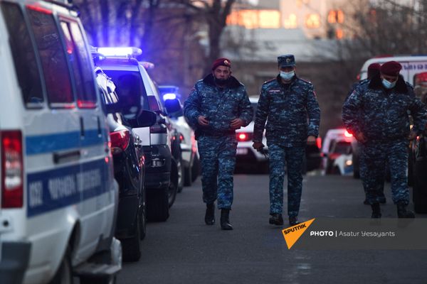 Полиция на митинге оппозиции (9 марта 2021). Еревaн - Sputnik Армения