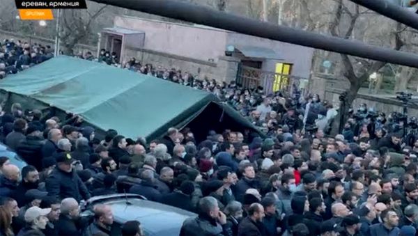Палатки перед зданием Парламента - Sputnik Արմենիա
