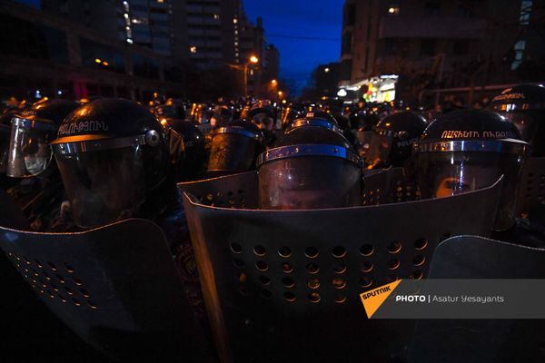 Полиция на митинге оппозиции (9 марта 2021). Еревaн - Sputnik Армения