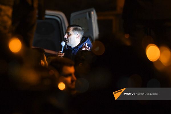 Арман Абовян на митинге оппозиции (9 марта 2021). Еревaн - Sputnik Армения