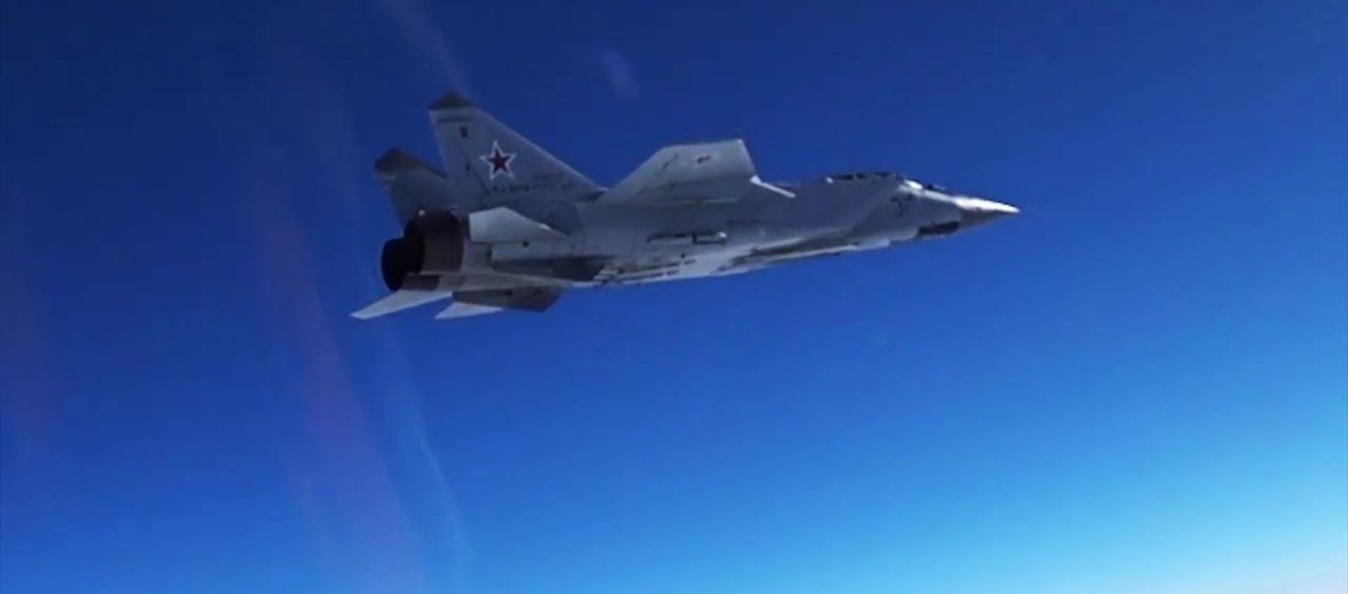 Учение экипажей истребителей МиГ-31БМ по перехвату условного самолета нарушителя - YouTube - Sputnik Армения, 1920, 10.03.2021