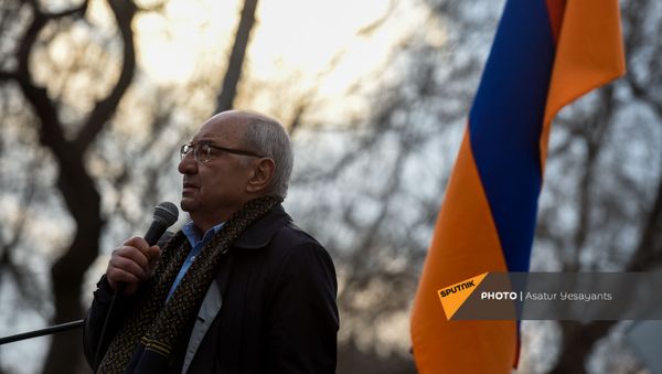 Вазген Манукян во время митинга оппозиции (10 марта 2021). Еревaн - Sputnik Армения