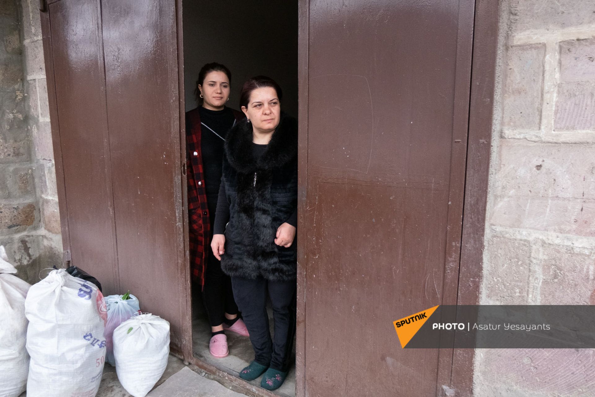 «Երջանիկ էր. զոհվեց` չիմանալով, որ որդին էլ է նահատակվել». Կարապետյանների պատմությունը - Sputnik Արմենիա, 1920, 12.03.2021