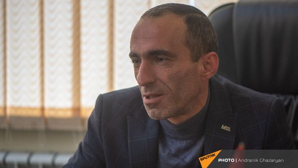 Староста села Неркин Кармирахбюр Тавушской области Левон Аракелян во время беседы с корреспондентом Sputnik Армения - Sputnik Արմենիա
