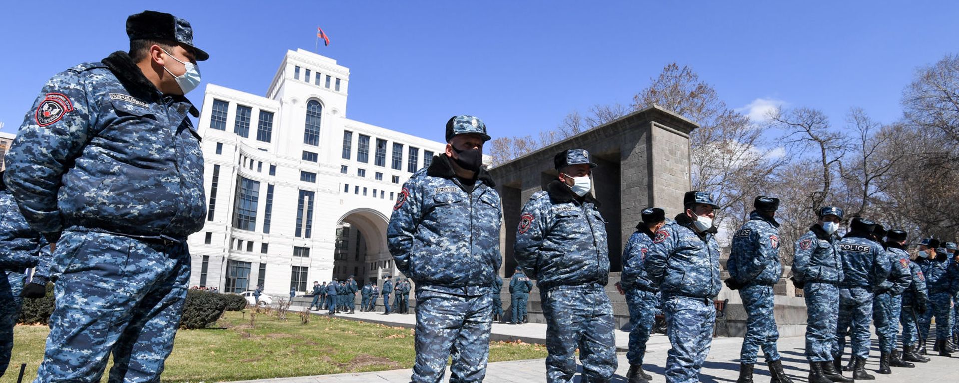 Полицейский кордон у здания МИД Армении (13 марта 2021). Еревaн - Sputnik Армения, 1920, 27.10.2021