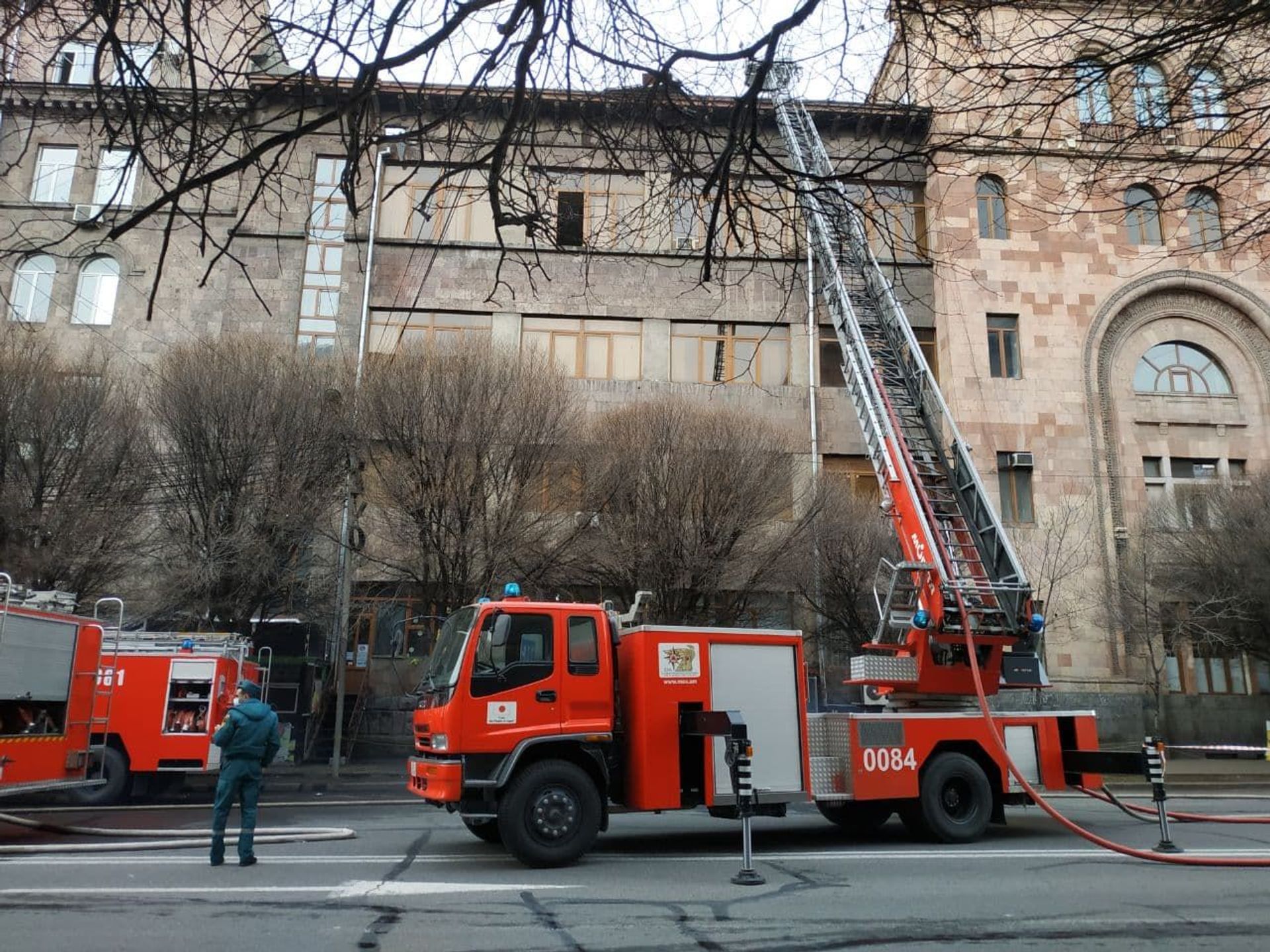 «Հայփոստի» մասնաճյուղերից մեկի շենքի տանիքում հրդեհ է բռնկվել - Sputnik Արմենիա, 1920, 15.03.2021