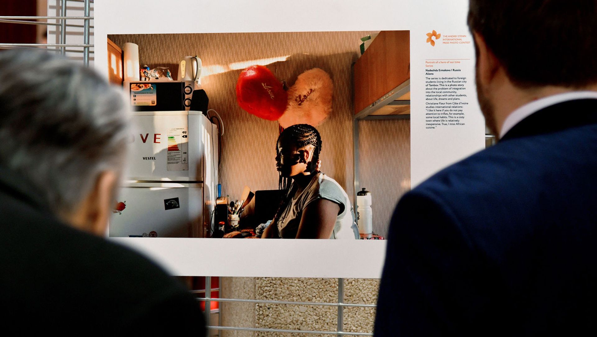 Посетители на выставке работ победителей Международного конкурса фотожурналистики имени Андрея Стенина в здании Совета Европы (10 февраля 2020). Страсбург Посетители на выставке работ победителей Международного конкурса фотожурналистики имени Андрея Стенина в здании Совета Европы (10 февраля 2020). Страсбург - Sputnik Армения, 1920, 17.03.2021