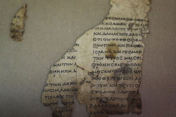 Фрагмент свитка древнего библейского текста Фрагмент свитка древнего библейского текста - Sputnik Армения