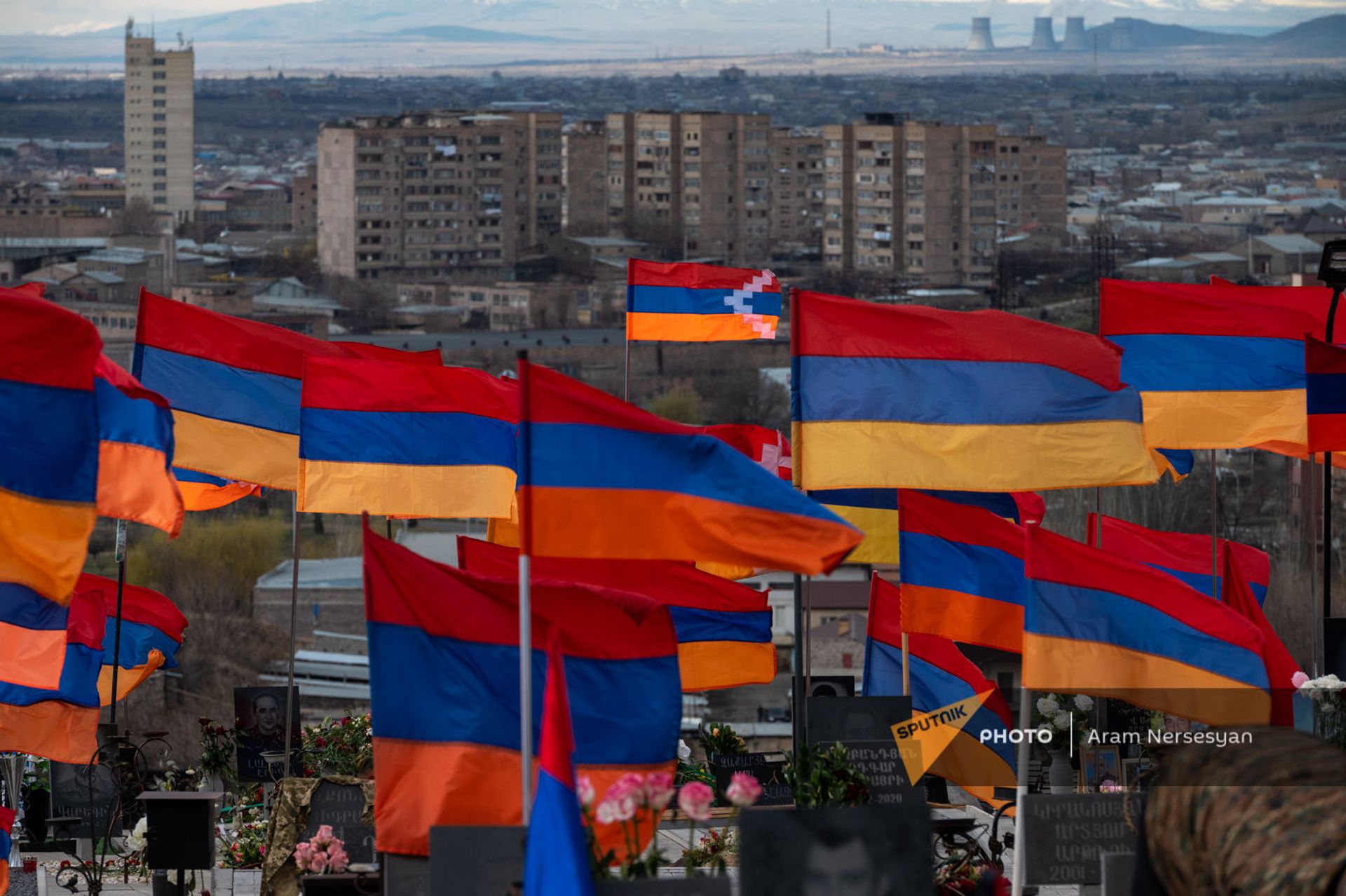 Երբեմն 20 մայր տարբեր գերեզմաններից լալիս են ու ողբում. Եռաբլուրի քահանան տեսել է դժոխքը - Sputnik Արմենիա, 1920, 21.03.2021