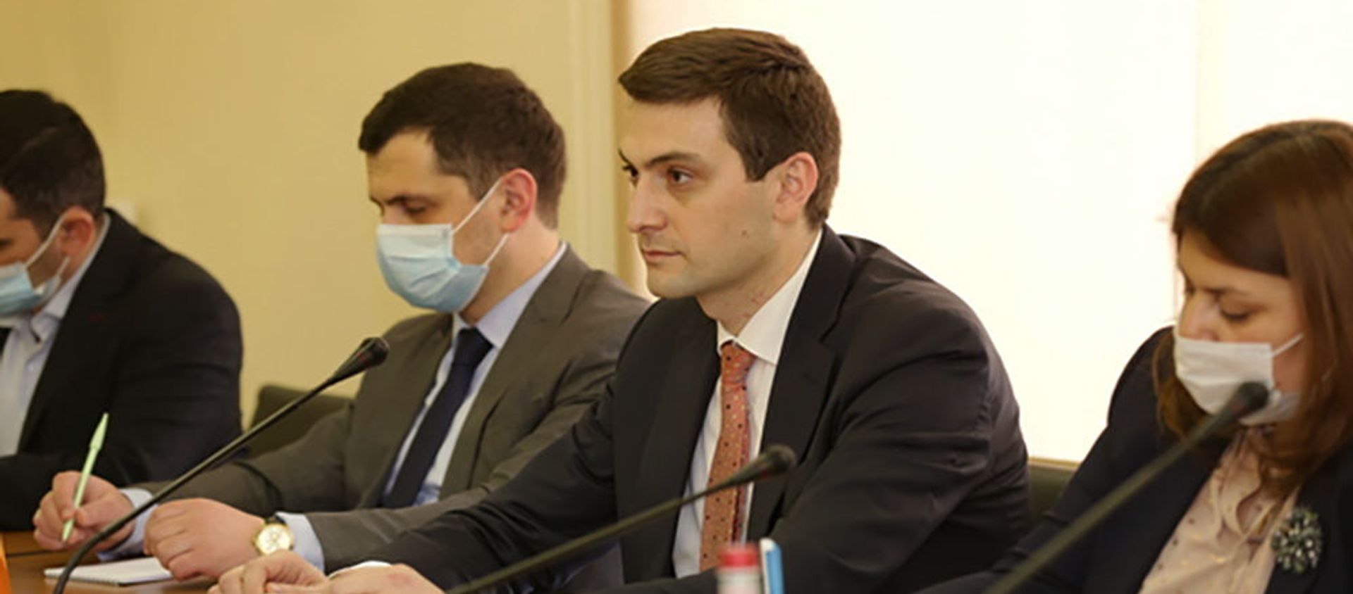Заместитель министра территориального управления и инфраструктуры Армен Симонян принял заместителя МИД Исламской Республики Иран Мохсена Бахарванда (19 марта 2021). Еревaн Заместитель министра территориального управления и инфраструктуры Армен Симонян принял заместителя МИД Исламской Республики Иран Мохсена Бахарванда (19 марта 2021). Еревaн - Sputnik Армения, 1920, 19.03.2021
