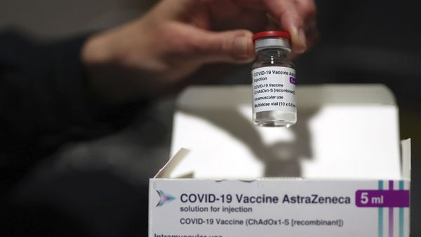 Флакон с вакциной AstraZeneca - Sputnik Армения