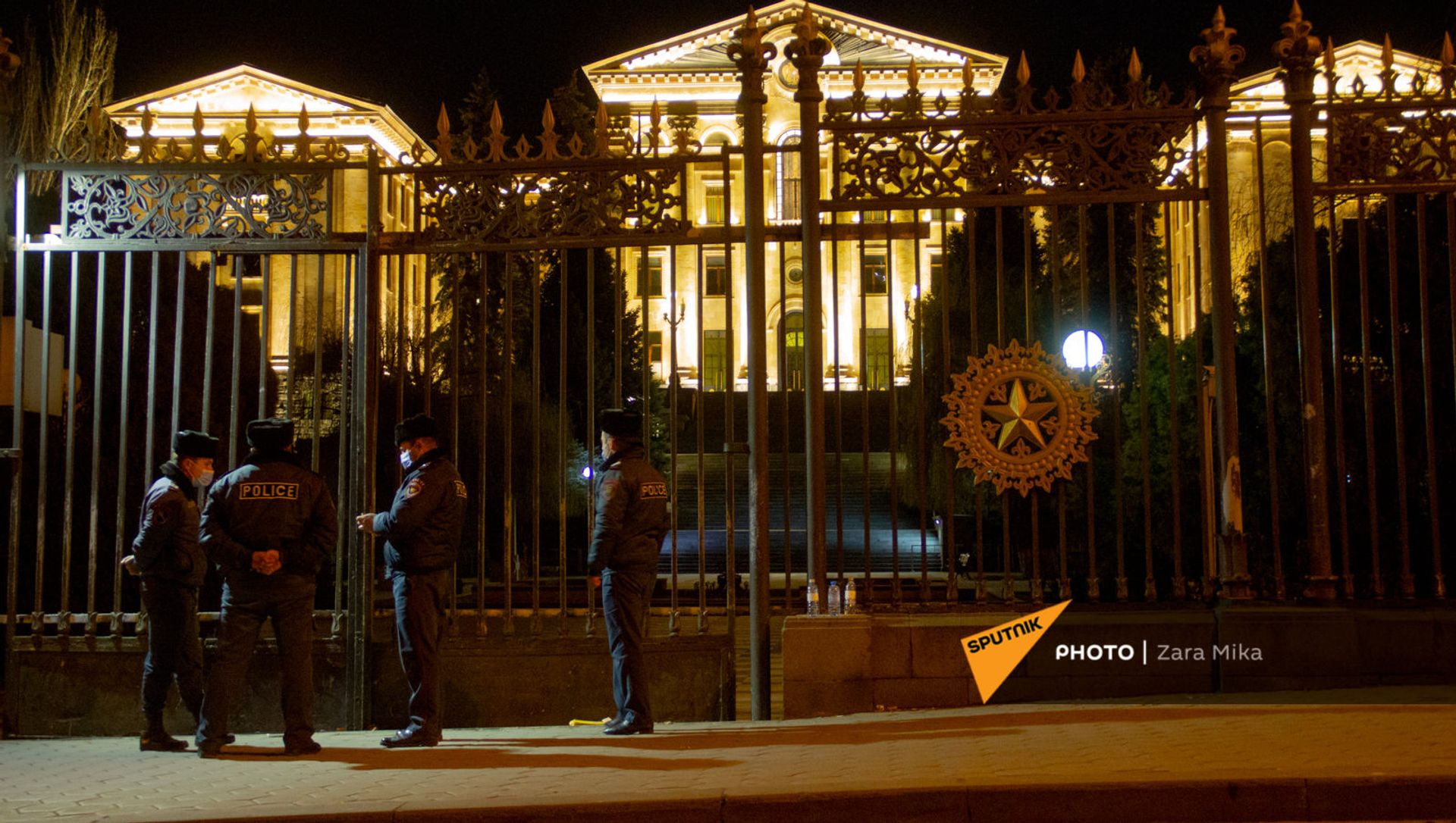 Полиция на перекрытой улице Баграмяна (18 марта 2021). Еревaн Полиция на перекрытой улице Баграмяна (18 марта 2021). Еревaн - Sputnik Армения, 1920, 22.03.2021