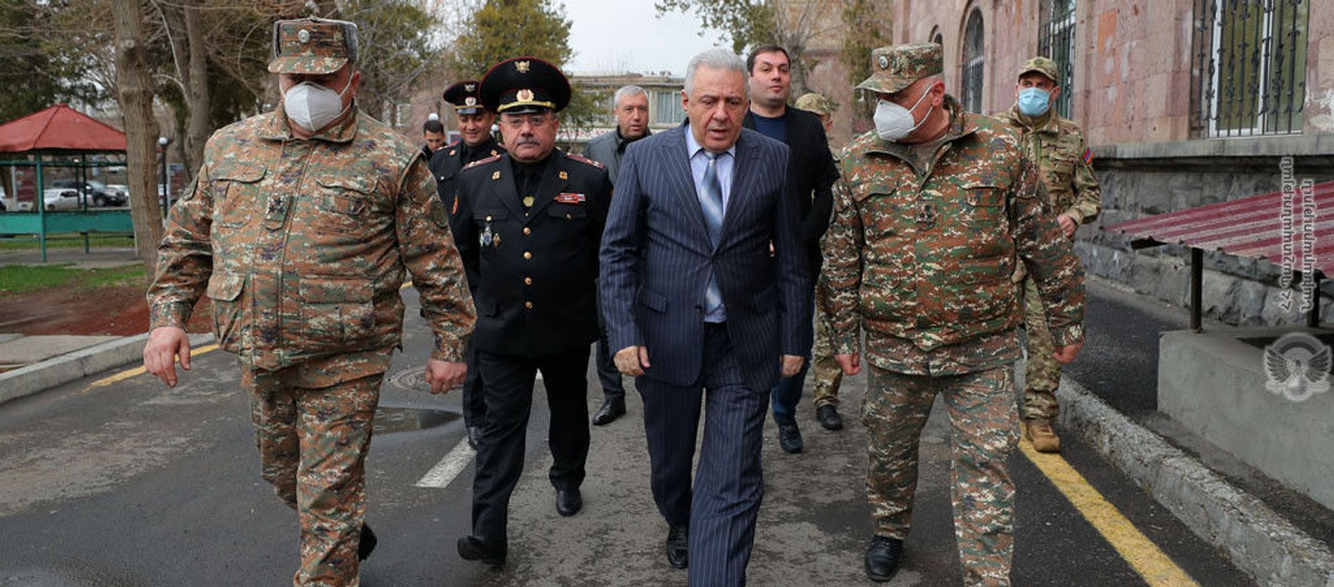 Министр обороны Вагаршак Арутюнян посетил Центральный клинический военный госпиталь Министерства обороны (19 марта 2021). Еревaн - Sputnik Армения, 1920, 19.03.2021