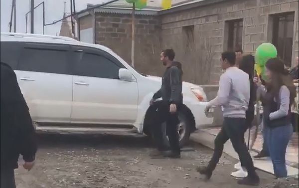 ինչպես են Արամի հարազատները, ընկերները, մայրն անհամբեր սպասում նրան ինչպես են Արամի հարազատները, ընկերները, մայրն անհամբեր սպասում նրան - Sputnik Արմենիա
