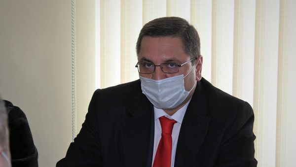 Министр окружающей среды Романос Петросян представил нового исполняющего обязанности директора национального парка Севан Армана Абеляна сотрудникам парка (20 марта 2021). Севан - Sputnik Արմենիա