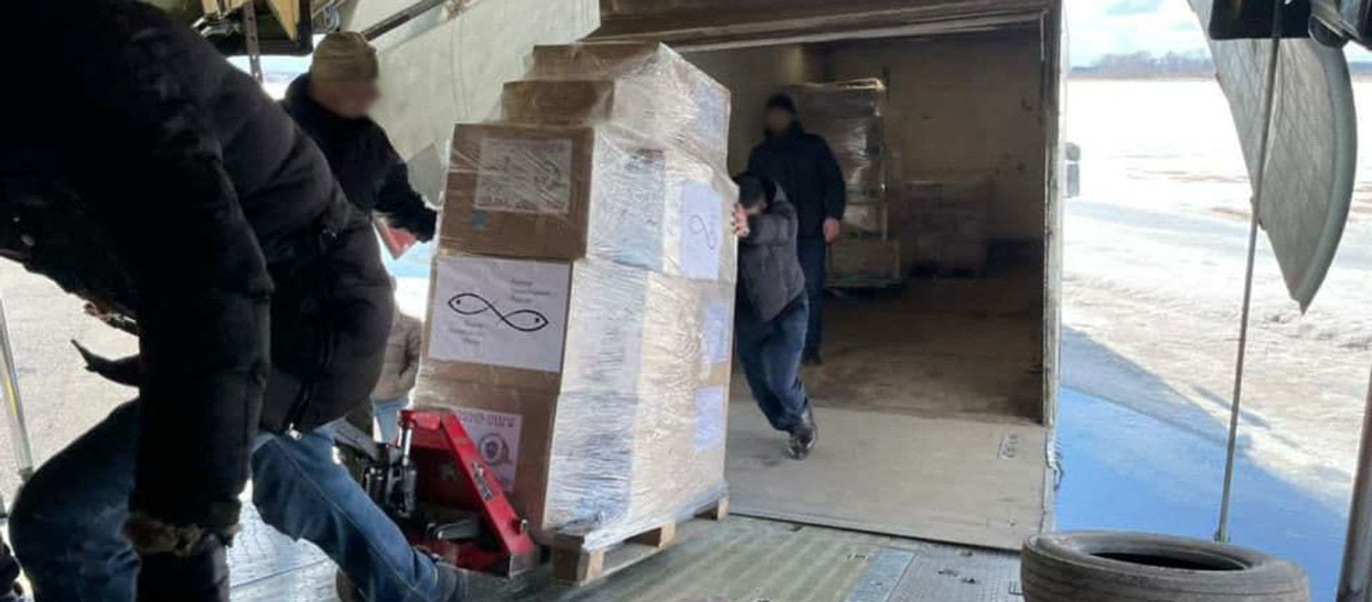 Гуманитарный груз в размере 25 тонн для Нагорного Карабаха Гуманитарный груз в размере 25 тонн для Нагорного Карабаха - Sputnik Армения, 1920, 20.03.2021