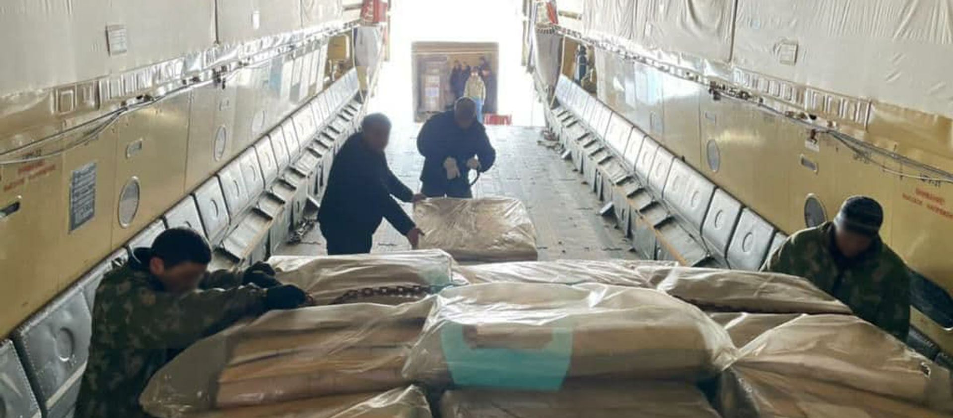Гуманитарный груз в размере 25 тонн для Нагорного Карабаха - Sputnik Արմենիա, 1920, 20.03.2021