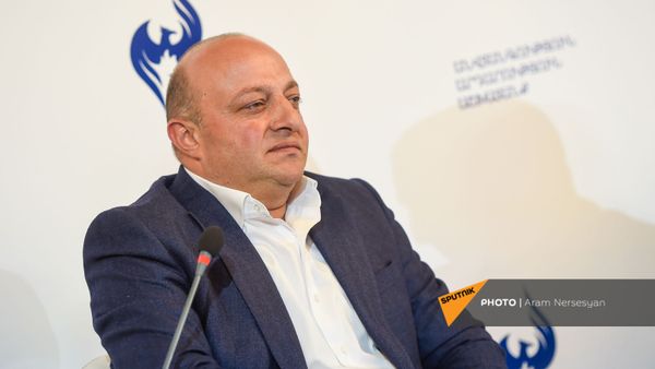 Артур Саркисян на заседании партии Возрождающаяся Армения (20 марта 2021). Еревaн - Sputnik Армения