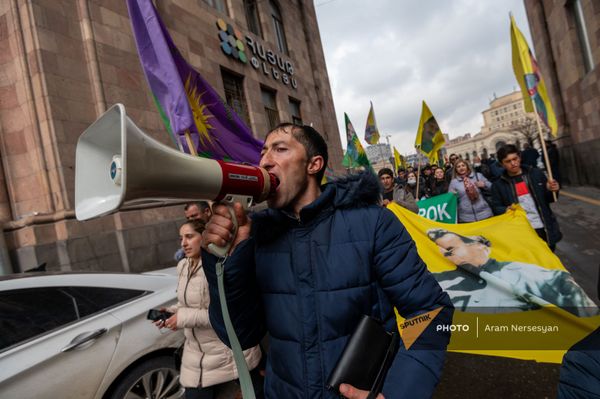 Курдская община Армении организует митинг и шествие к офису ООН в связи с информацией о смерти курдского лидера Оджалана (19 марта 2021). Еревaн - Sputnik Армения