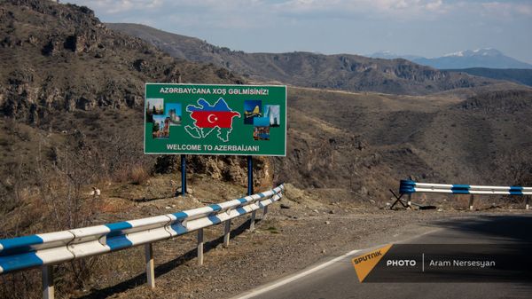 Ադրբեջանական ցուցանակ Գորիս-Կապան ճանապարհին - Sputnik Արմենիա