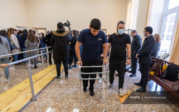 Военнослужащие, перенесшие протезирование с ампутацией нижних конечностей, в реабилитационном центре «Защитник Отечества» Военнослужащие, перенесшие протезирование с ампутацией нижних конечностей, в реабилитационном центре «Защитник Отечества» - Sputnik Армения