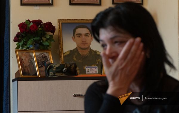 Уголок с фотографиями погибшего в карабахской войне Гора Акопяна - Sputnik Армения