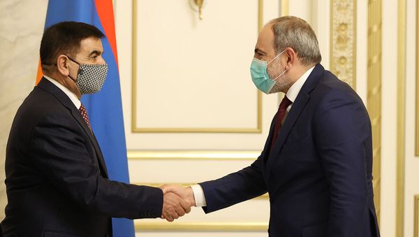 Премьер-министр Никол Пашинян принял министра обороны Ирака Джуму Инада Саадуна Хаттаби (25 марта 2021). Еревaн - Sputnik Армения