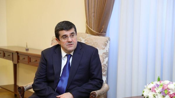 Президент Карабаха Араик Арутюнян на встрече с министром иностранных дел Армении (25 марта 2021). Еревaн - Sputnik Армения