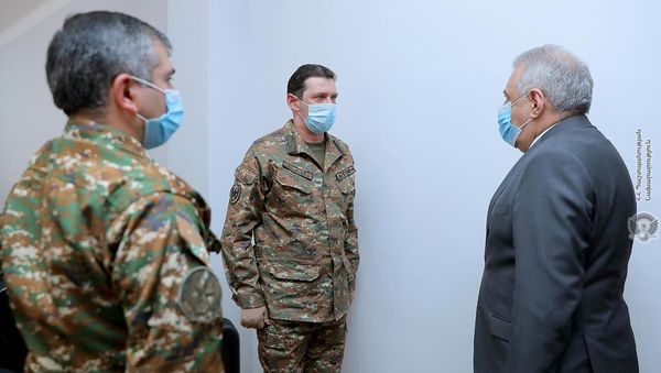 Министр обороны Вагаршак Арутюнян встретился с начальником службы военного контроля Минобороны генерал-лейтенантом Джалалом Арутюняном (26 марта 2021). Еревaн - Sputnik Армения