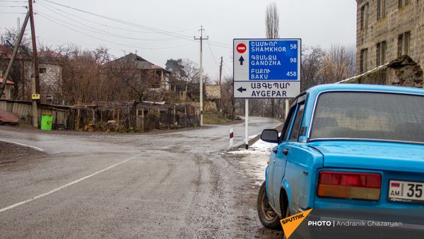 Дорожный указатель на дороге в село Айгепар - Sputnik Армения