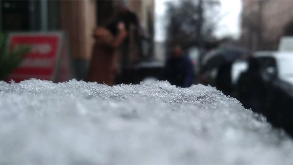 Գիժ մարտն իր դերի մեջ է. Երևանում առատ ձյուն է տեղում - Sputnik Армения